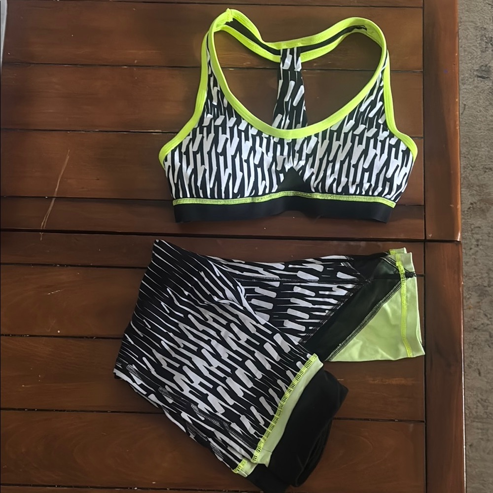 Gianni Bini Black and White Geometric workout set size small